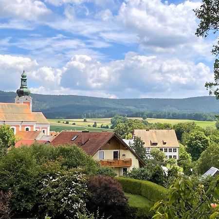 Ferienwohnungen Am Kirchberg Нойальбенройт Экстерьер фото