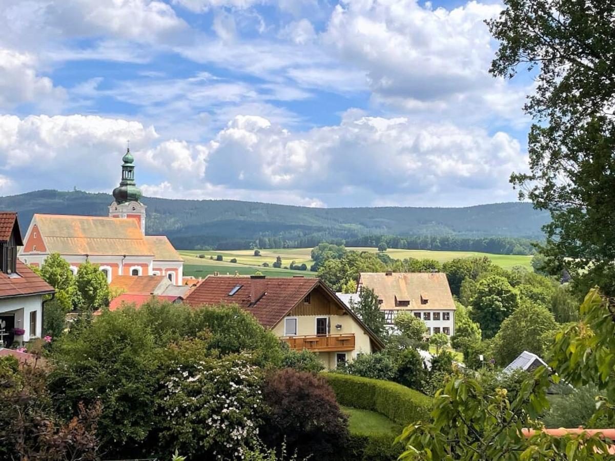 Ferienwohnungen Am Kirchberg Нойальбенройт Экстерьер фото